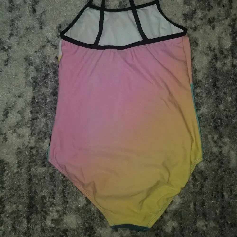 Hello Kitty dive into